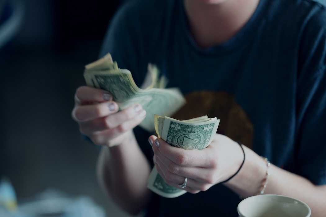 20 Hacks to Cut Back on Spending